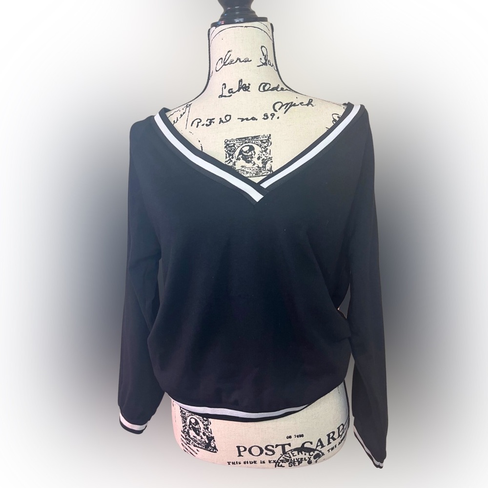 🖤 Deep V-Neck Sweater 🖤